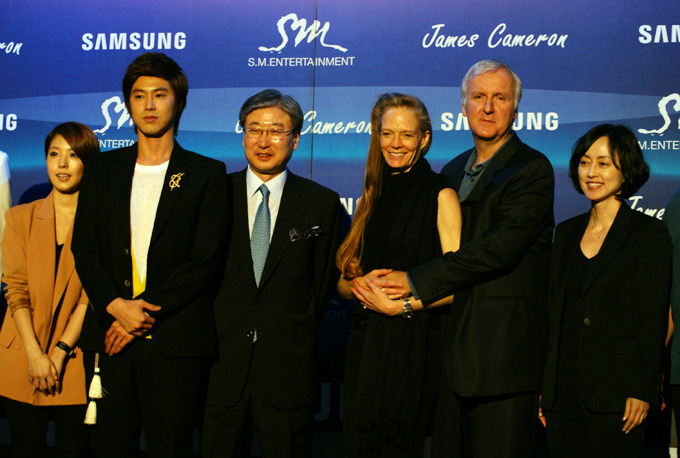 유노윤호, 윤부근 사장, 수지 에이미스, 제임스 카메론