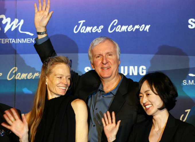 (좌) 수지 에이미스(Suzy Amis)-제임스 카메론의 아내 / (우) 심수옥-삼성전자 전무