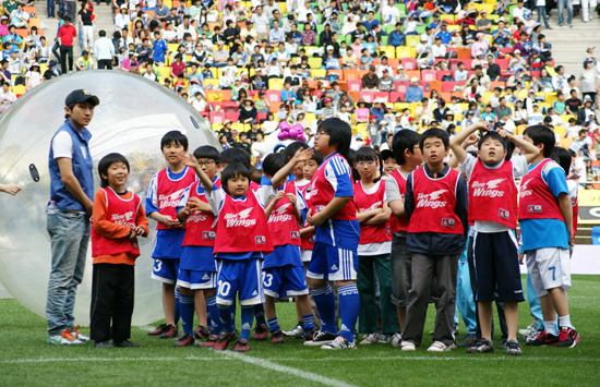 줄서있는 아이들