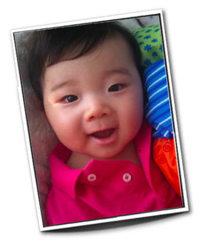 밝은 표정이 아기