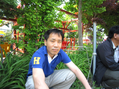 앉아 있는 직원