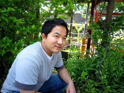 앉아 있는 직원