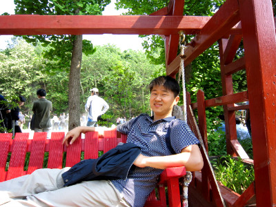 앉아 있는 직원