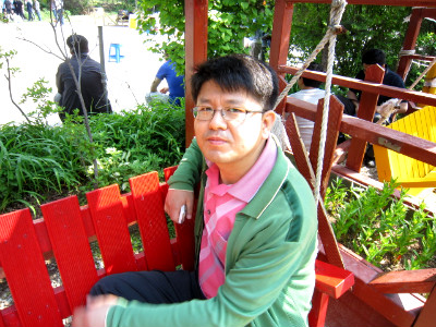 앉아 있는 직원