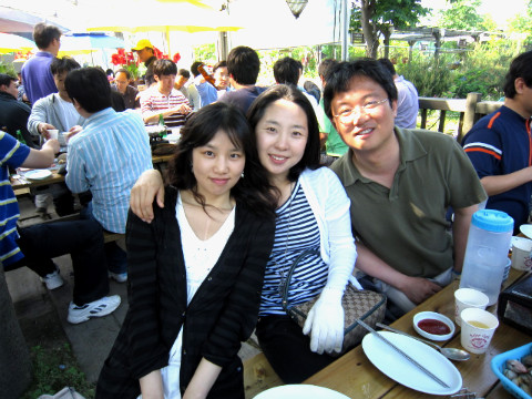 식사중인 직원들