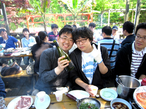 식사중인 직원들