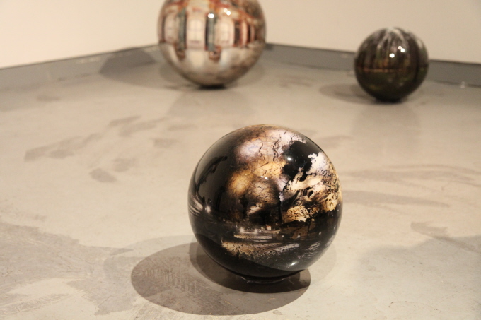 제주도으 만장굴을 표현한 작품