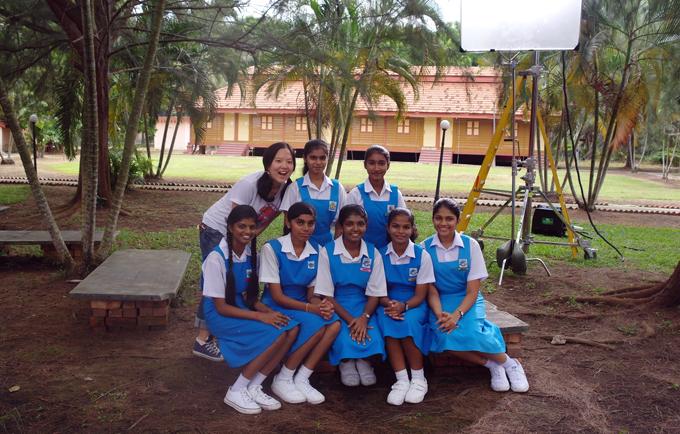 인도의 여학생들과 윤핑