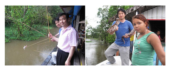 식당뒤편에서 낚시를 하고있는 사람들, 아나콘다를 목에 두른 김대원