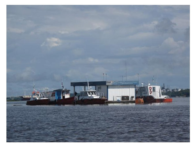 수상주유소, 주유하고 있는 배들