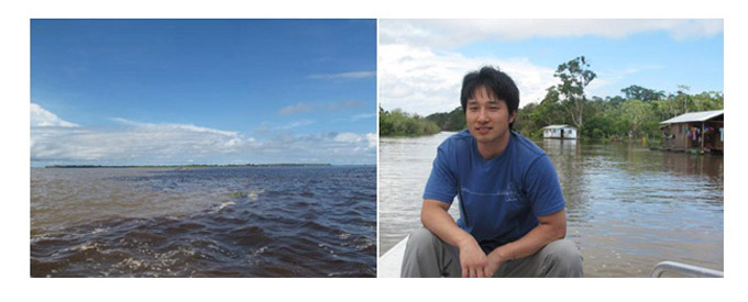 섞이지 않는 강, 배를 타고 있는 김대원