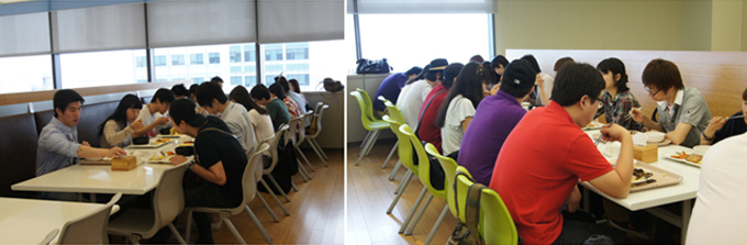 식사중인 체험단