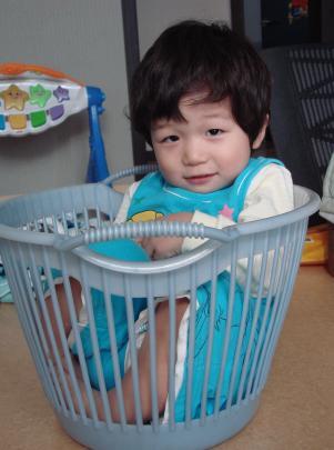 빨래통에 들어간 강일중의 아들