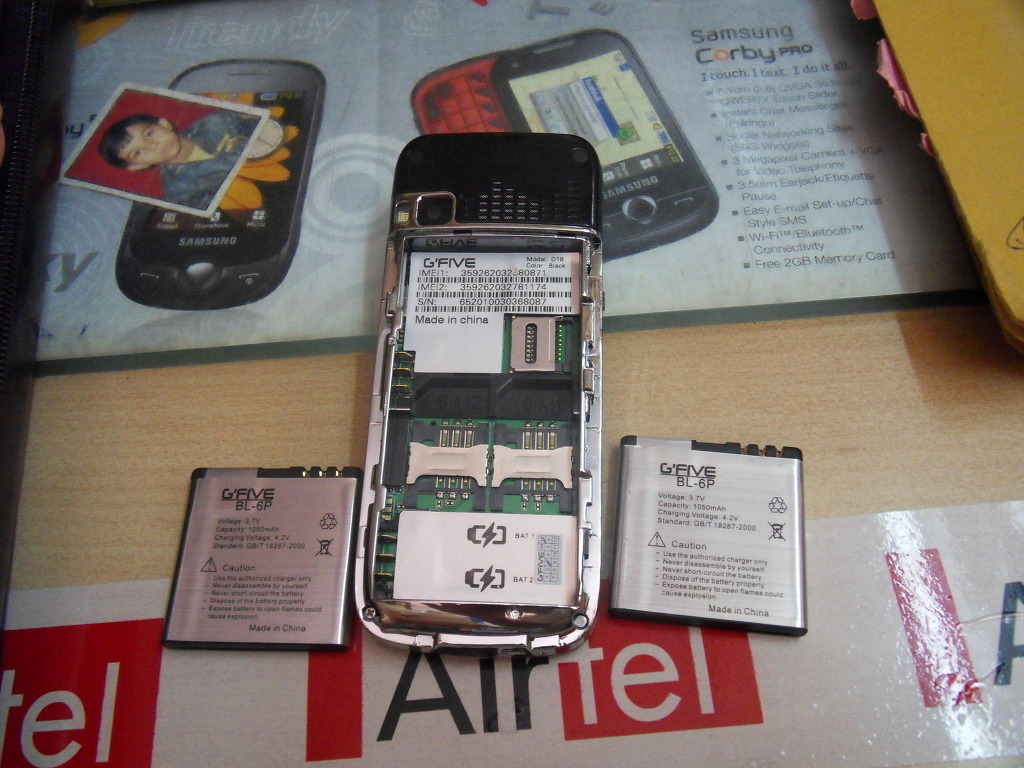 배터리가 분리되어있는 핸드폰