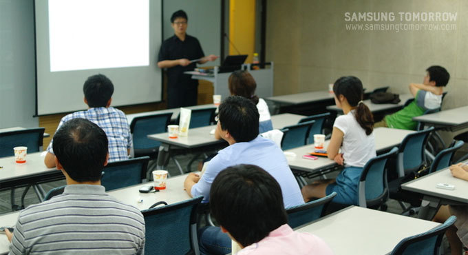 강의 중인 함영민