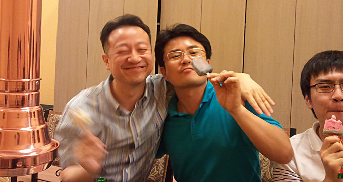 아이스크림을 먹는 사람들