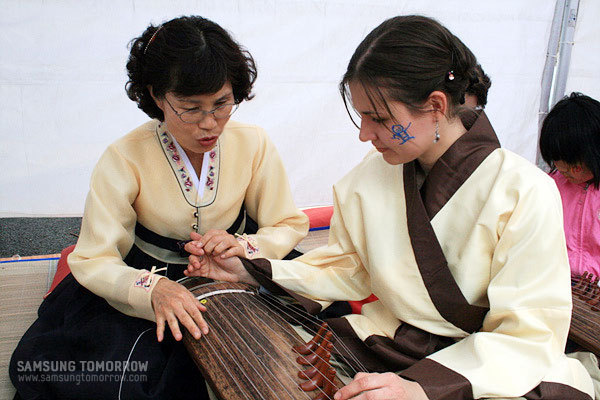 가야금을 배우는 올가