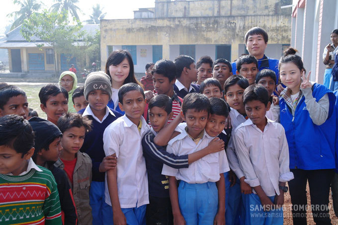 방글라데시 아이들과 스토리텔러