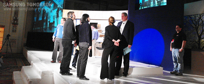 이야기 중인 삼성전자 북미지역 임원들