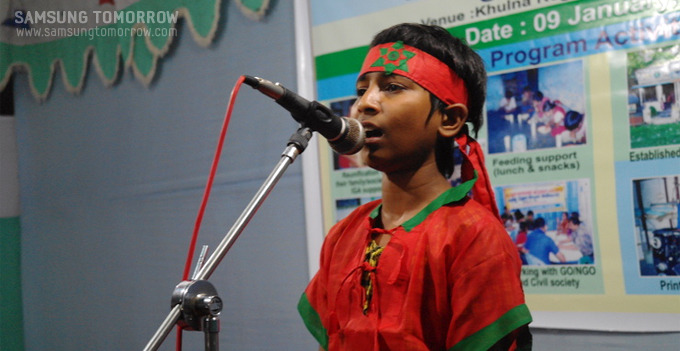 노래 중인 방글라데시 아이