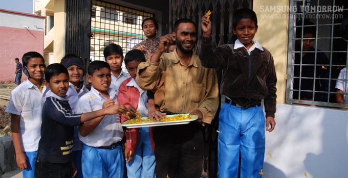 방글라데시 선생님과 학생들