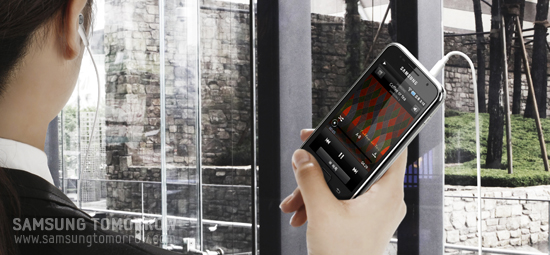 갤럭시플레이어로 노래를 듣는 사람