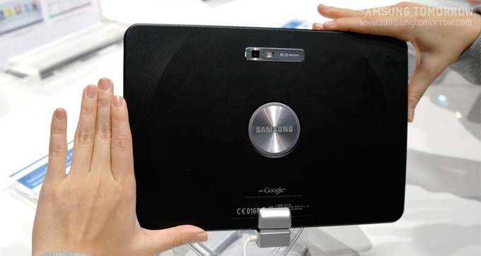 갤럭시 탭 10.1 뒷모습