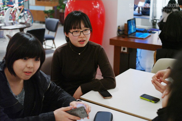 인터뷰 중인 스토리텔러