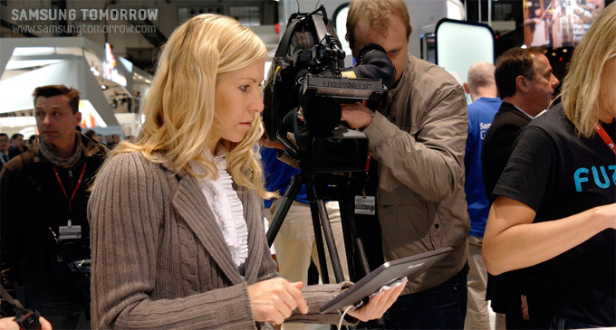 갤럭시 탭 10.1을 취재하려는 사람들