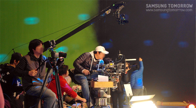촬영 중인 스태프들