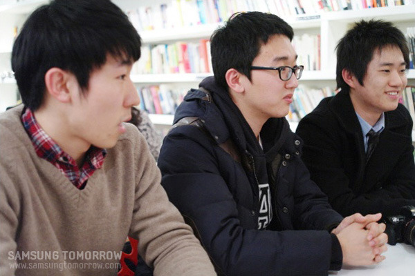 인터뷰중인 스토리텔러