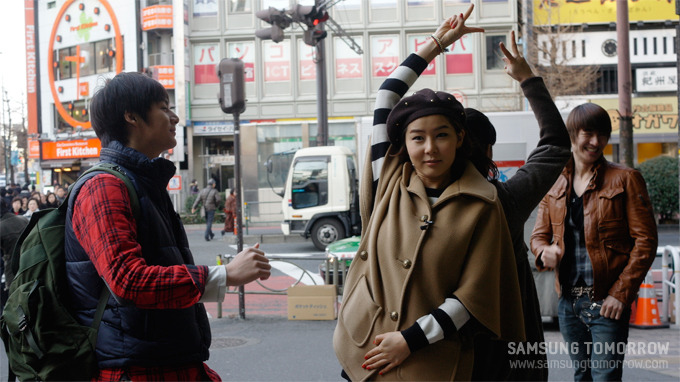 가위 바위 보를 하는 김나영과 리에