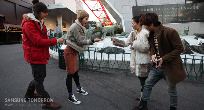 가위 바위 보를 하는 김나영과 리에