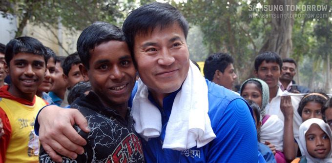 방글라데시 소년과 김정훈 대리