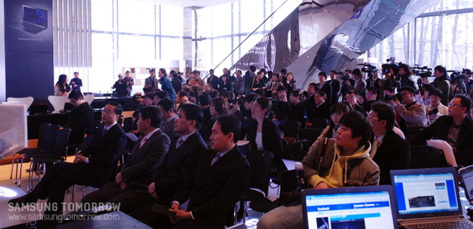 행사장에 모인 사람들