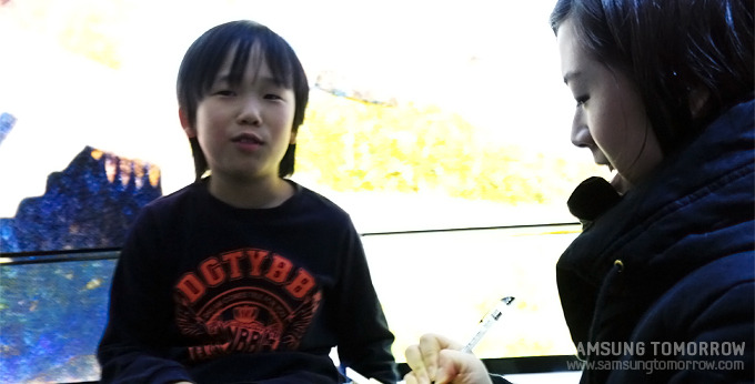 인터뷰하는 아이