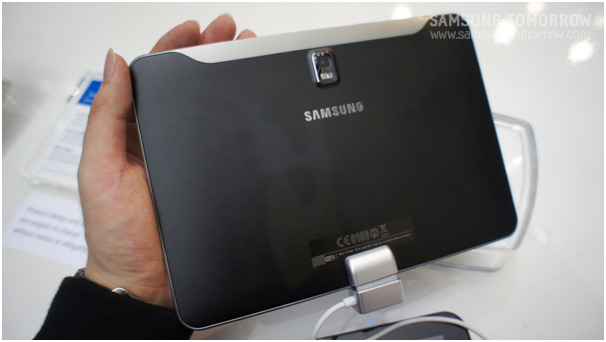 갤럭시 탭 뒷모습