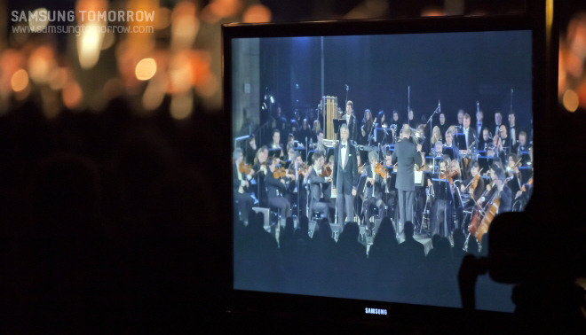 삼성전자 8000 LED TV에 나오는 공연 상황