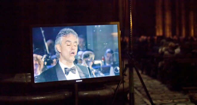 삼성전자 8000 LED TV에 나오는 공연 상황