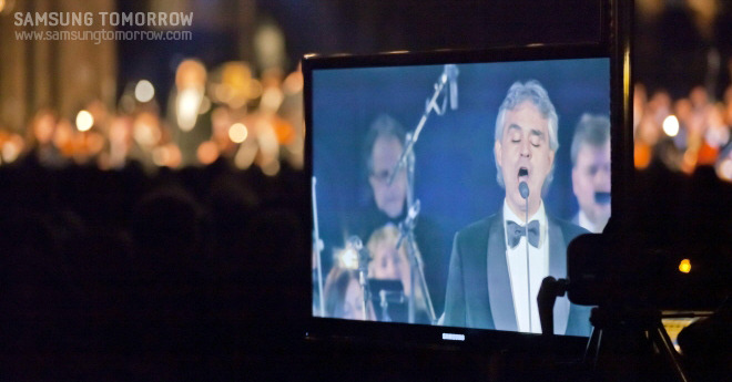 삼성전자 8000 LED TV에 나오는 공연 상황