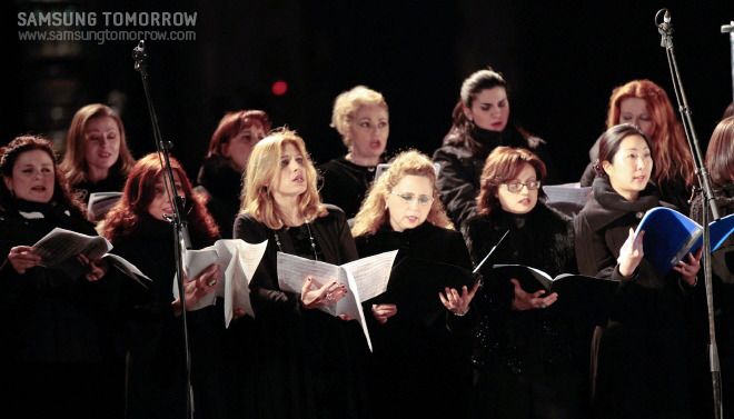 코러스하는 사람들