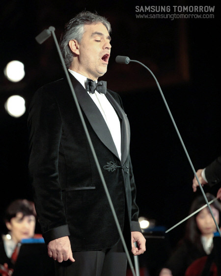 노래하는 안드레아 보첼리