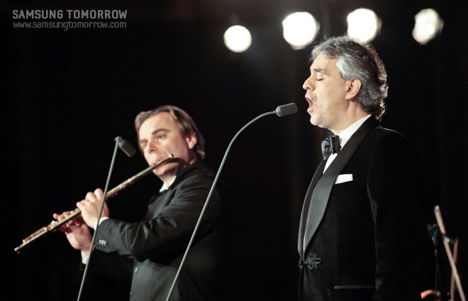 노래하는 안드레아 보첼리