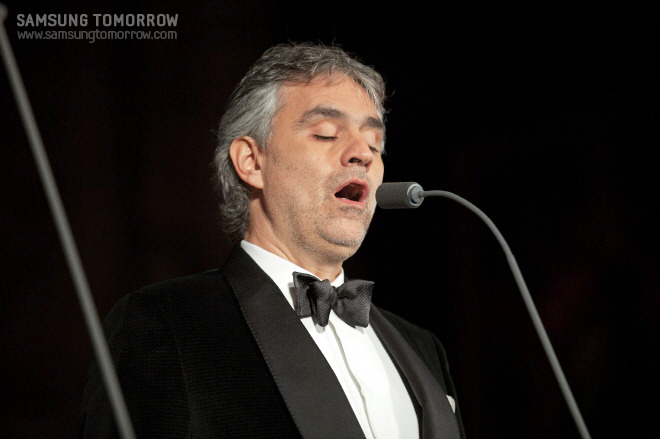 노래하는 안드레아 보첼리