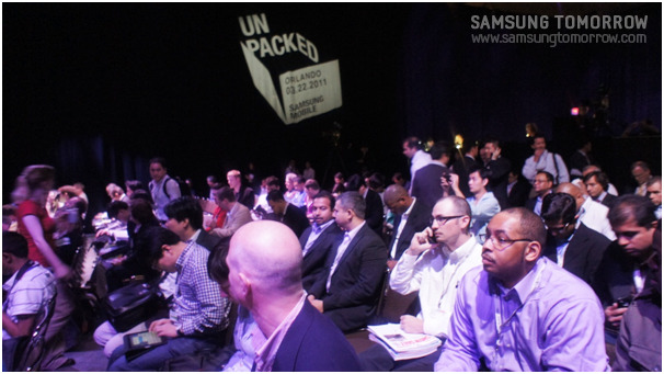 행사장에 모인 사람들