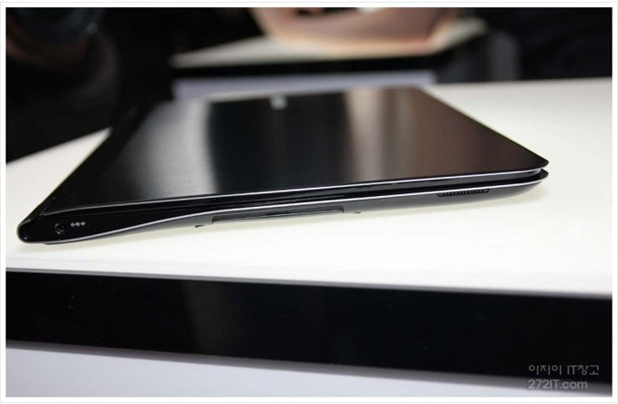 프리미엄 노트북 센서 9 시리즈 닫은 모습