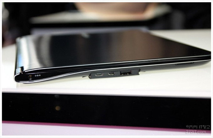 프리미엄 노트북 센서 9 시리즈 닫은 모습