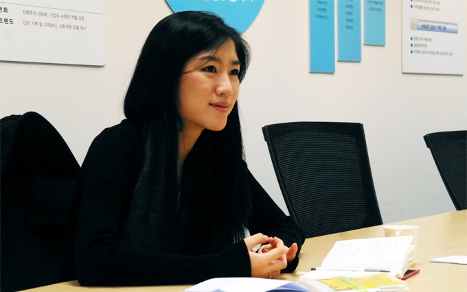 김연선 주임이 인터뷰하는 모습