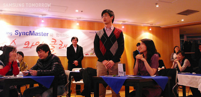 자기소개하는 사람