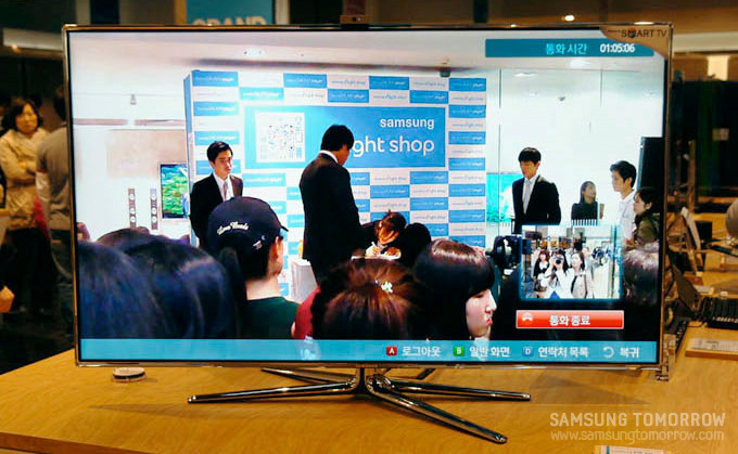 딜라이트 내 스마트 TV에 보여지고 있는 장근석 팬미팅 현장